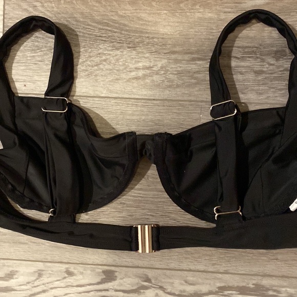 Black XL bikini top with metal clasp and hardware, adjustable straps, EUC - Picture 2 of 9
